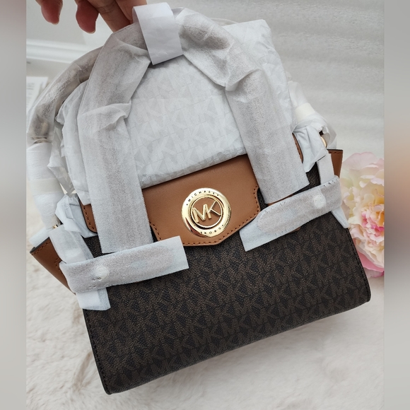 ❤️NEW MICHAEL MICHAEL KORSCarmen Small Logo and Leather Belted Satchel - Picture 3 of 13